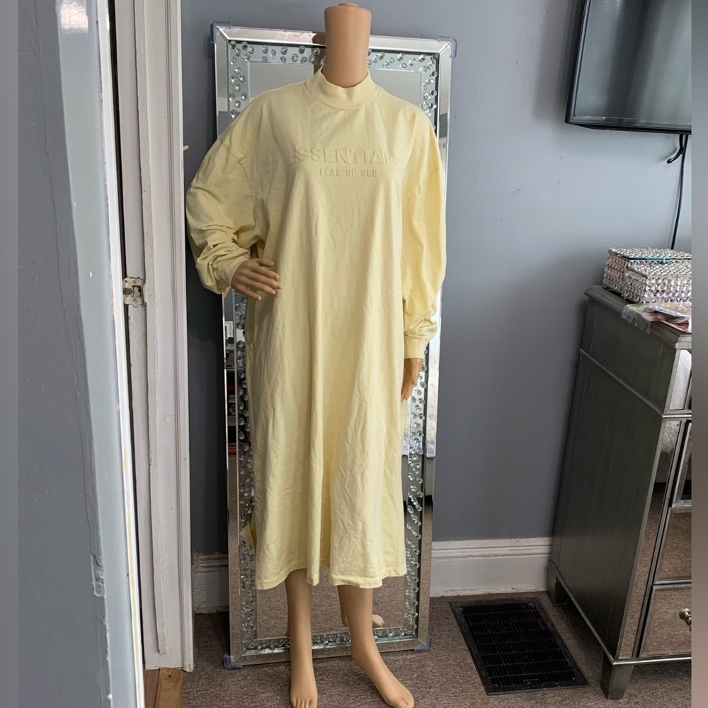1633.Essentials long sleeve midi dress
